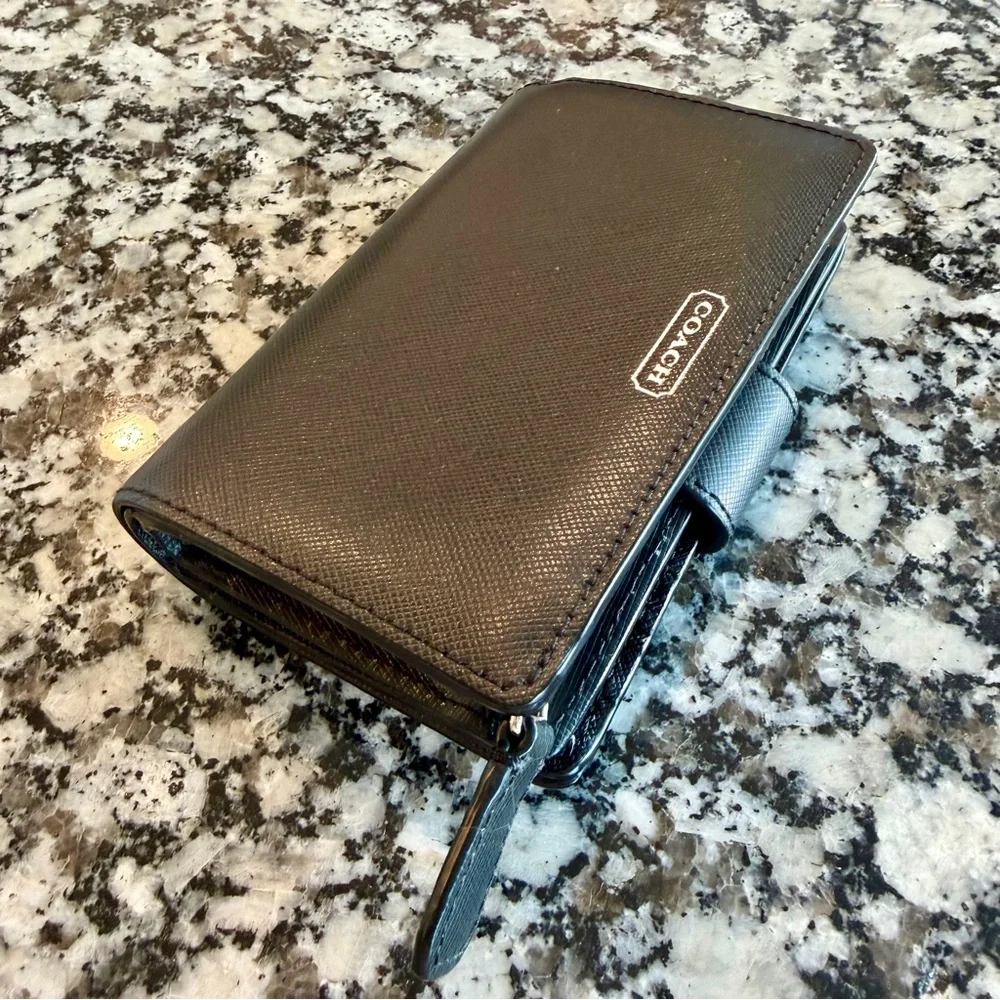 Coach Black Crossgrain Leather Medium Corner Zip Wallet